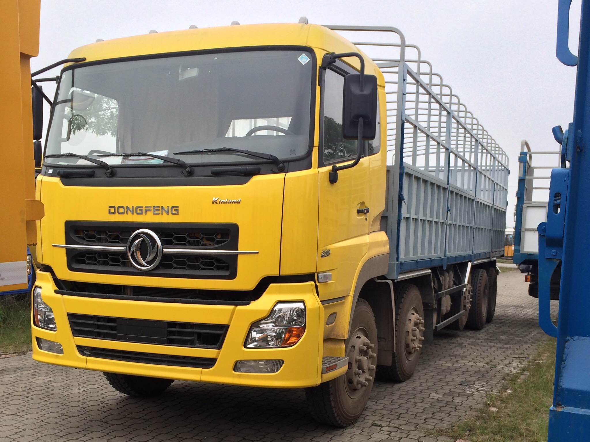 Xe tải thùng thùng 5 chân Dongfeng Hoàng Huy tải trọng 22 tấn