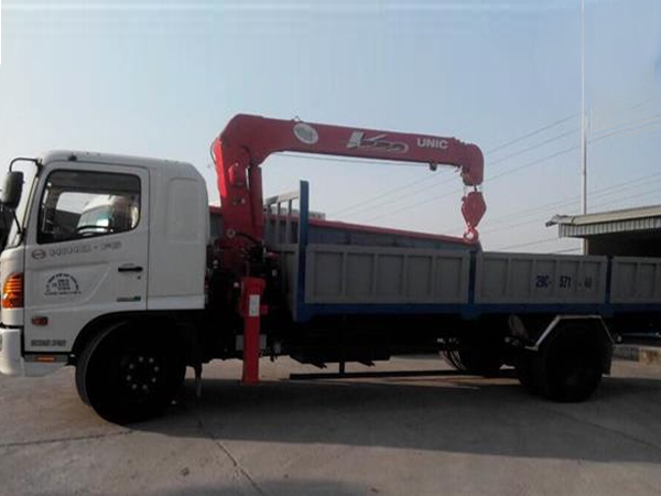 Xe tải Hino FG8JPSB gắn cẩu tự hành Unic 5 tấn UR-V554 (5 tấn 4 đốt)
