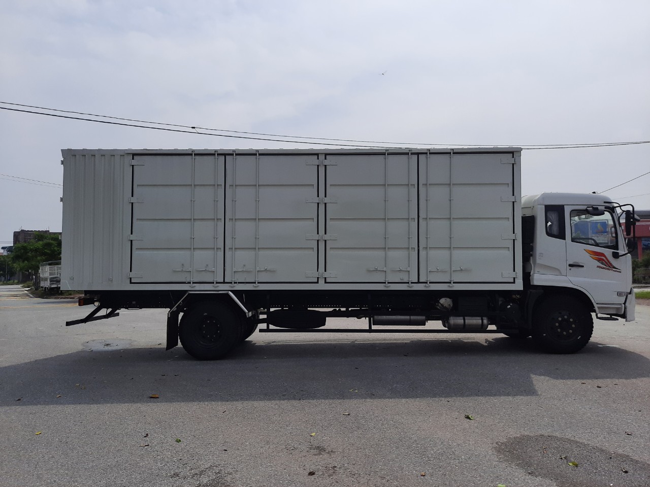 Xe tải thùng kín Container 7,8 mét Dongfeng Hoàng Huy