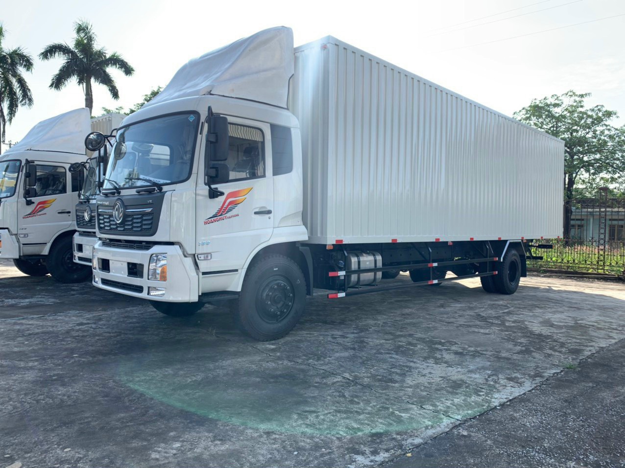 Xe tải thùng kín 9,7 mét chở Pallet Dongfeng Hoàng Huy