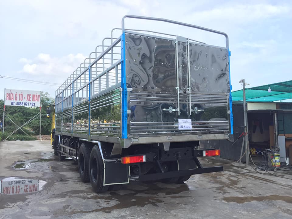 Xe tải thùng Dongfeng Hoàng Huy 4 chân tải trọng 17,9 tấn