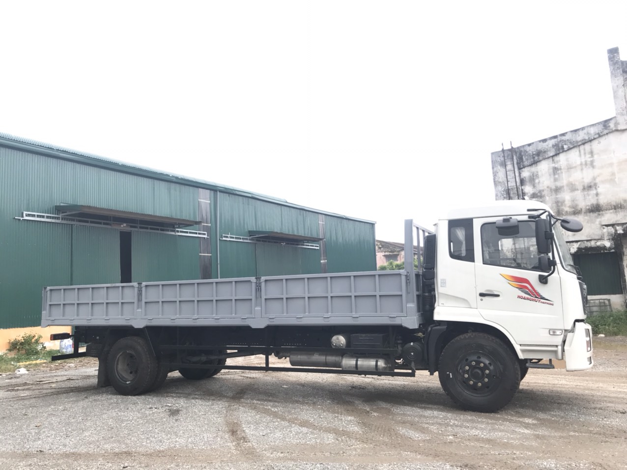 Xe tải thùng lửng 9 tấn 7,5 mét Dongfeng Hoàng Huy