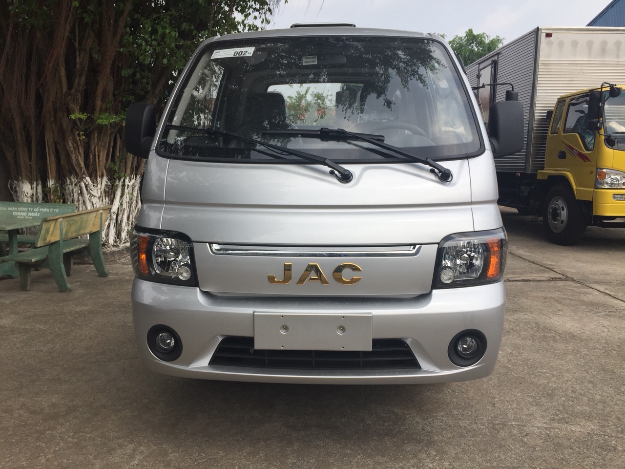 Xe tải Jac X99 990 Kg, động cơ xăng, tiêu chuẩn khí thải euro 4